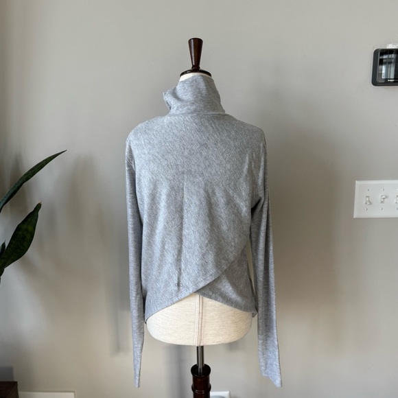 Alo EMBRACE LONG SLEEVE with Open Back  - Athletic Heather Grey / M - Picture 6 of 9